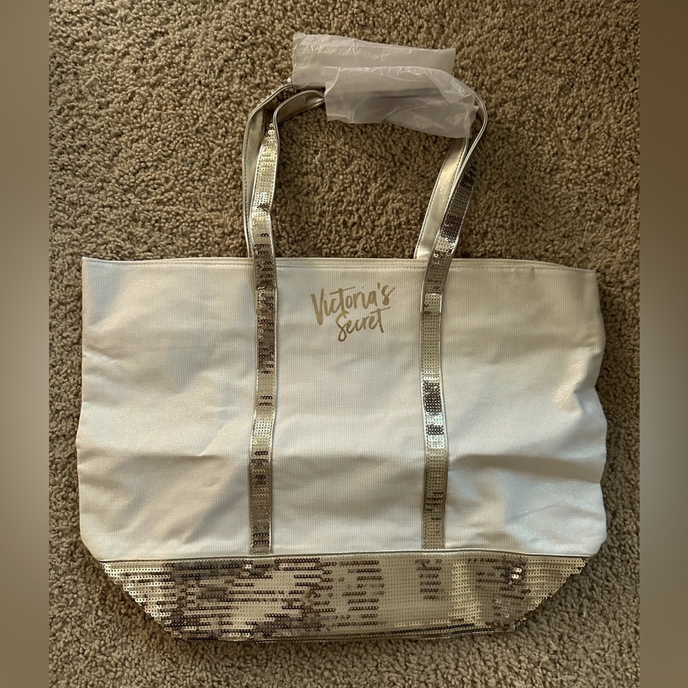 Ivory Gold Metalic Sequin Bling Large tote with zipper. Fall 2017. New with tags